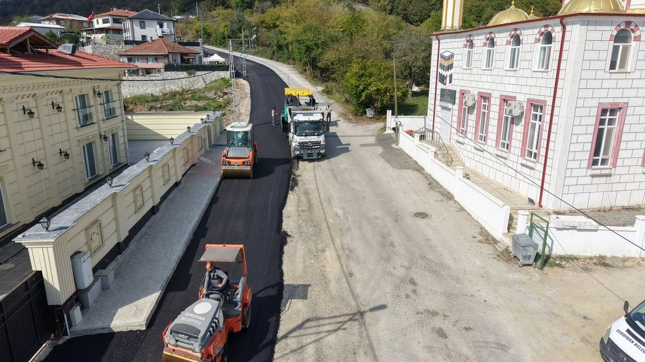 Serdivan’da yollar yenilenmeye devam ediyor