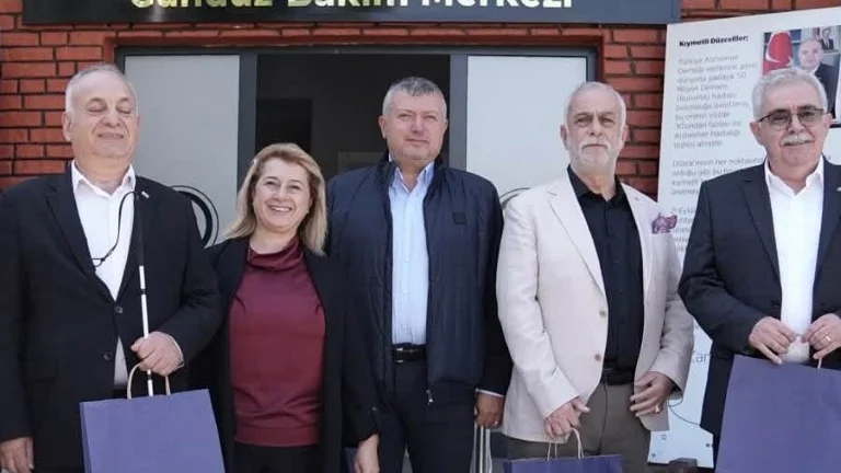 Lokman Ayva Düzce'deki Alzheimer merkezini ziyaret etti: Ertan Uçar'a teşekkür plaketi