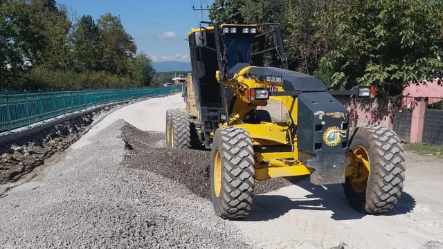 Düzce İl Özel İdaresi Aydınpınar'da yol çalışmalarını sürdürüyor