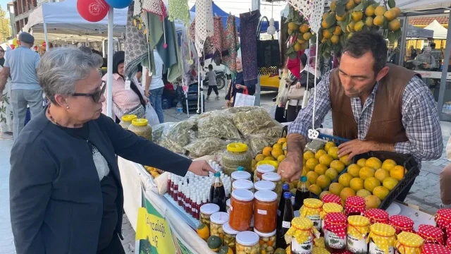 Yöresel ürünler Pamukova'daki festivalde ziyaretçilerle buluştu
