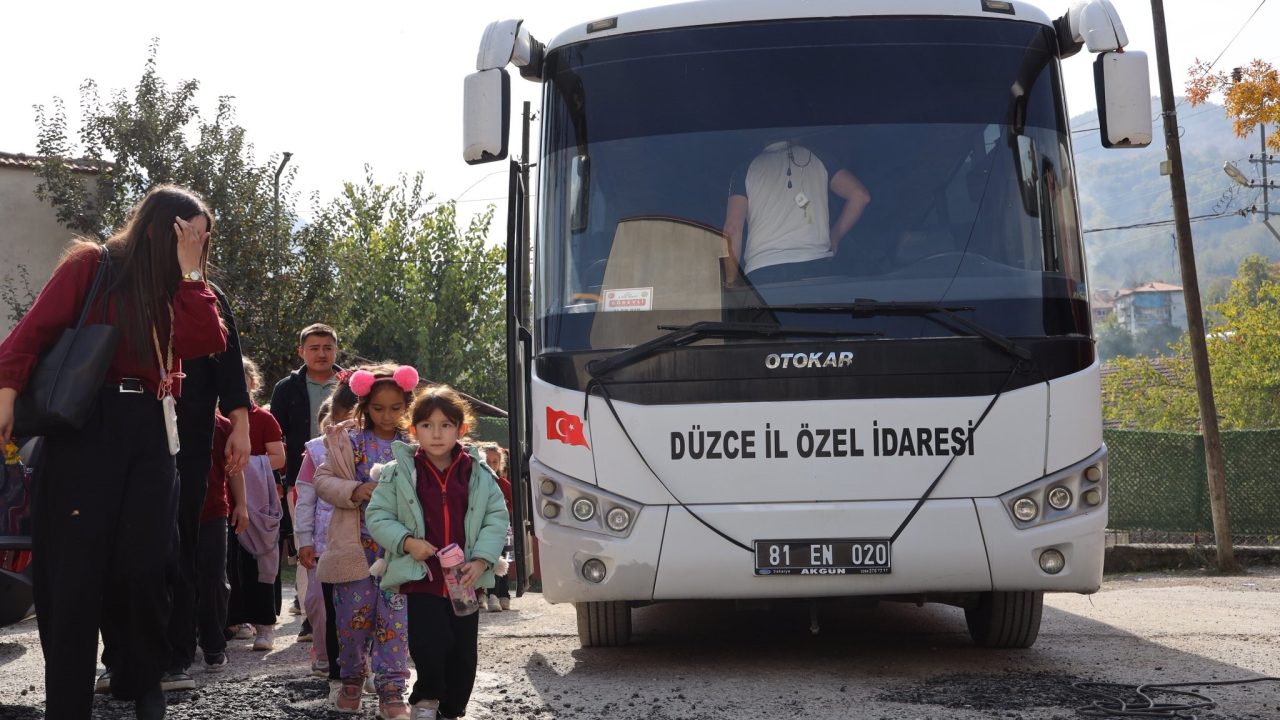 Düzce'de Gezen Sinema Tırı'nın dokuzuncu durağı Yığılca oldu