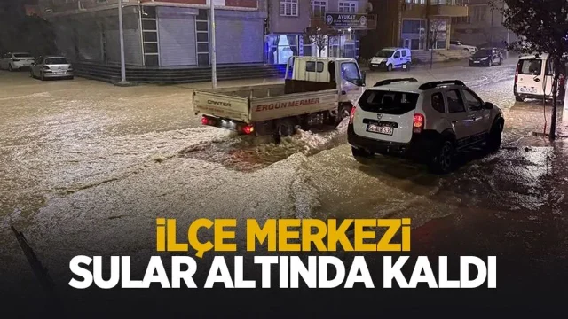 İlçe merkezi sular altında kaldı