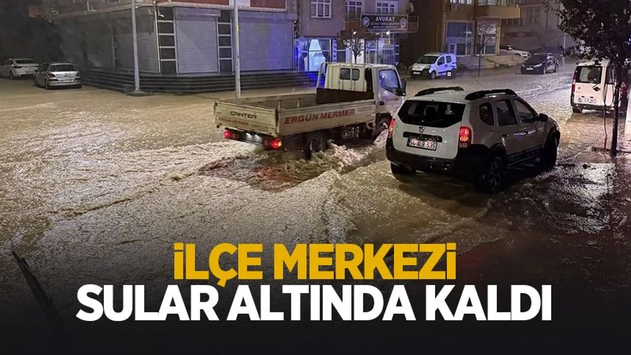 İlçe merkezi sular altında kaldı