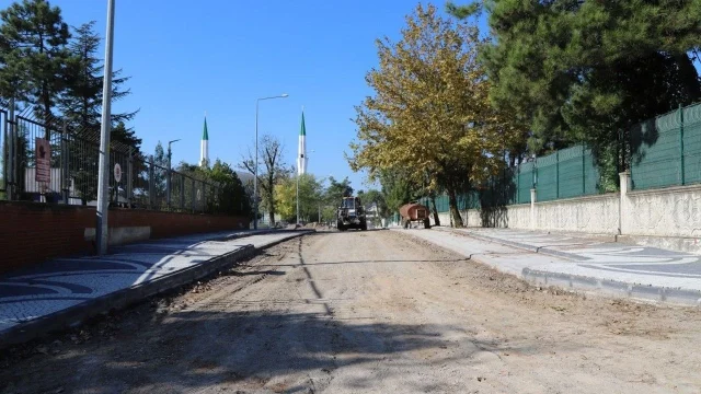 Hendek'in önemli güzergahlarında asfalt hazırlığı başladı