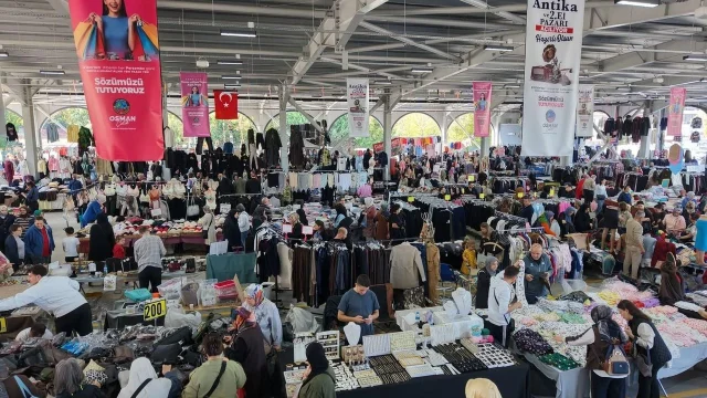 Serdivan'da yeni açılan iki pazar ilgi gördü