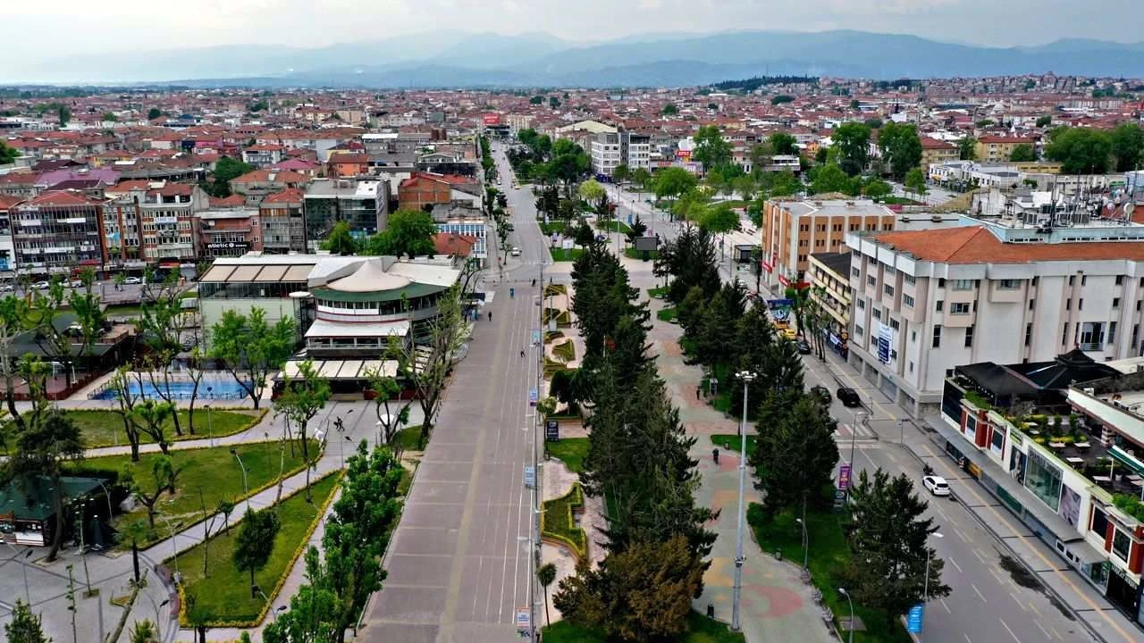 29 Ekim provası nedeniyle Adapazarı'nda o yollar 1 saat kapalı olacak