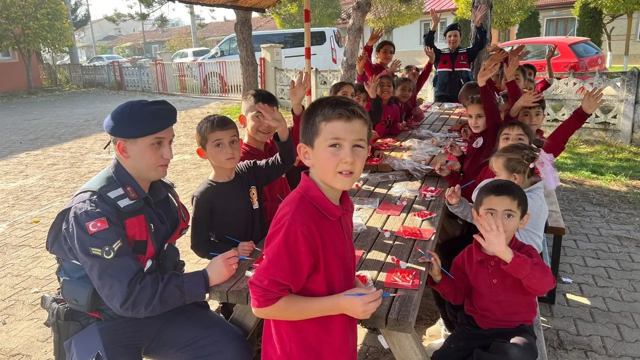 Jandarma öğrencilerle bir araya geldi