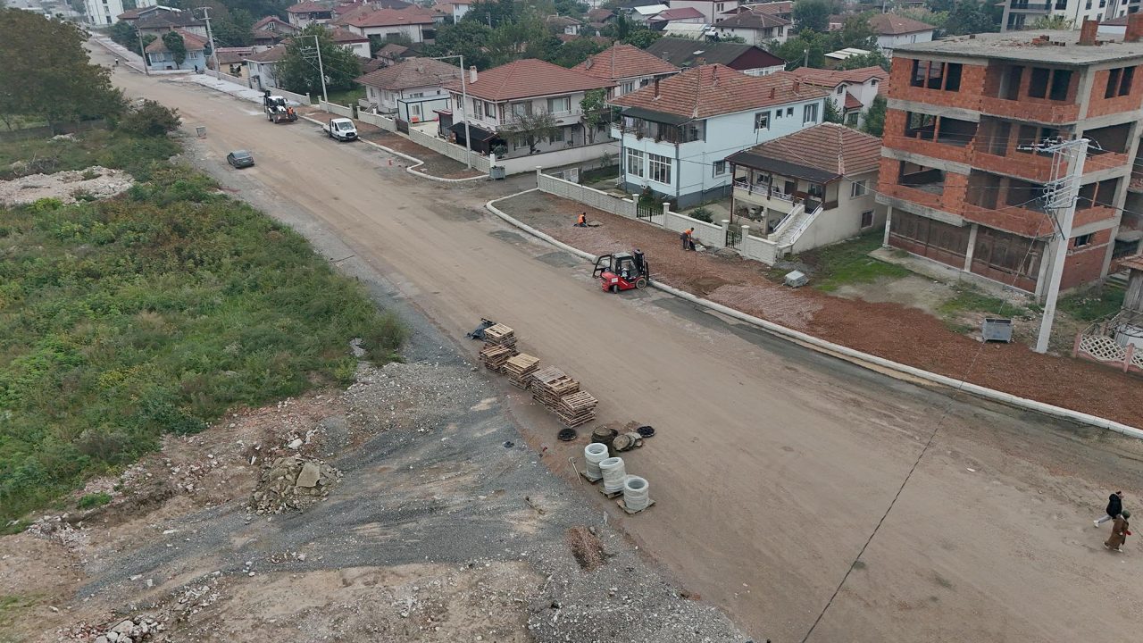 Hanlı-OSB duble yolunda önce kaldırım ve bisiklet yolu, ardından asfalta geçilecek