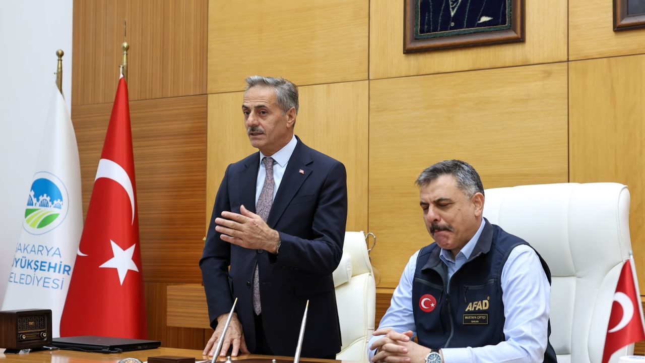 “Devletimizin tüm imkanlarıyla Sakarya’da afetin izlerini sileceğiz”