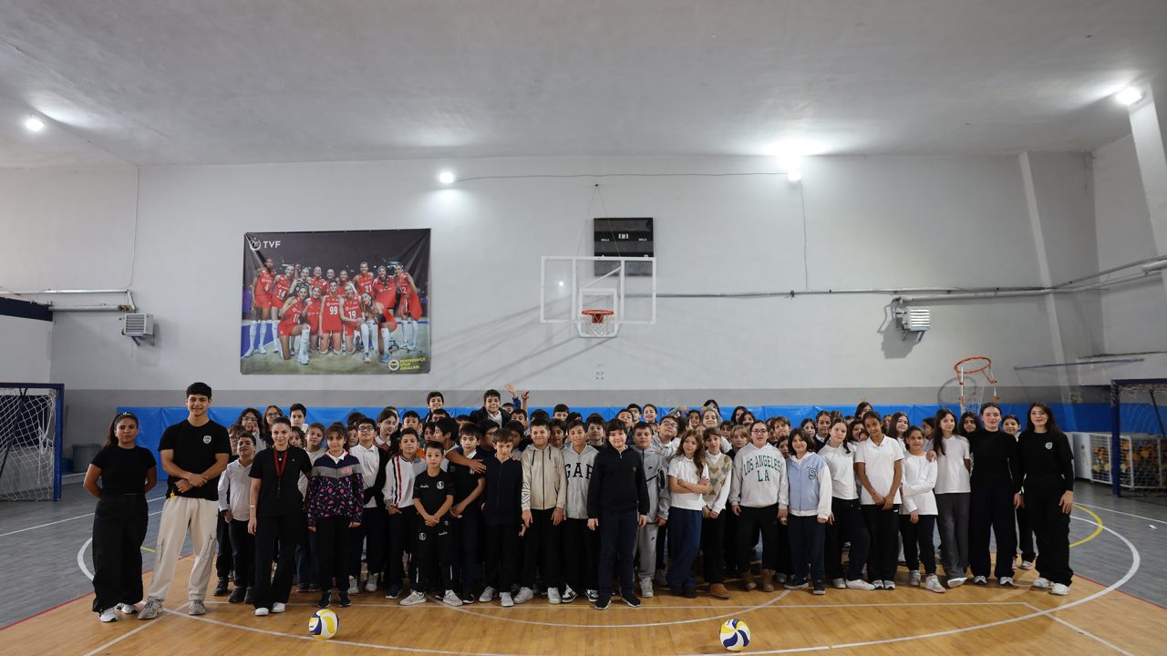 Büyükşehir, geleceğin voleybolcularını yetenek taramalarıyla keşfediyor