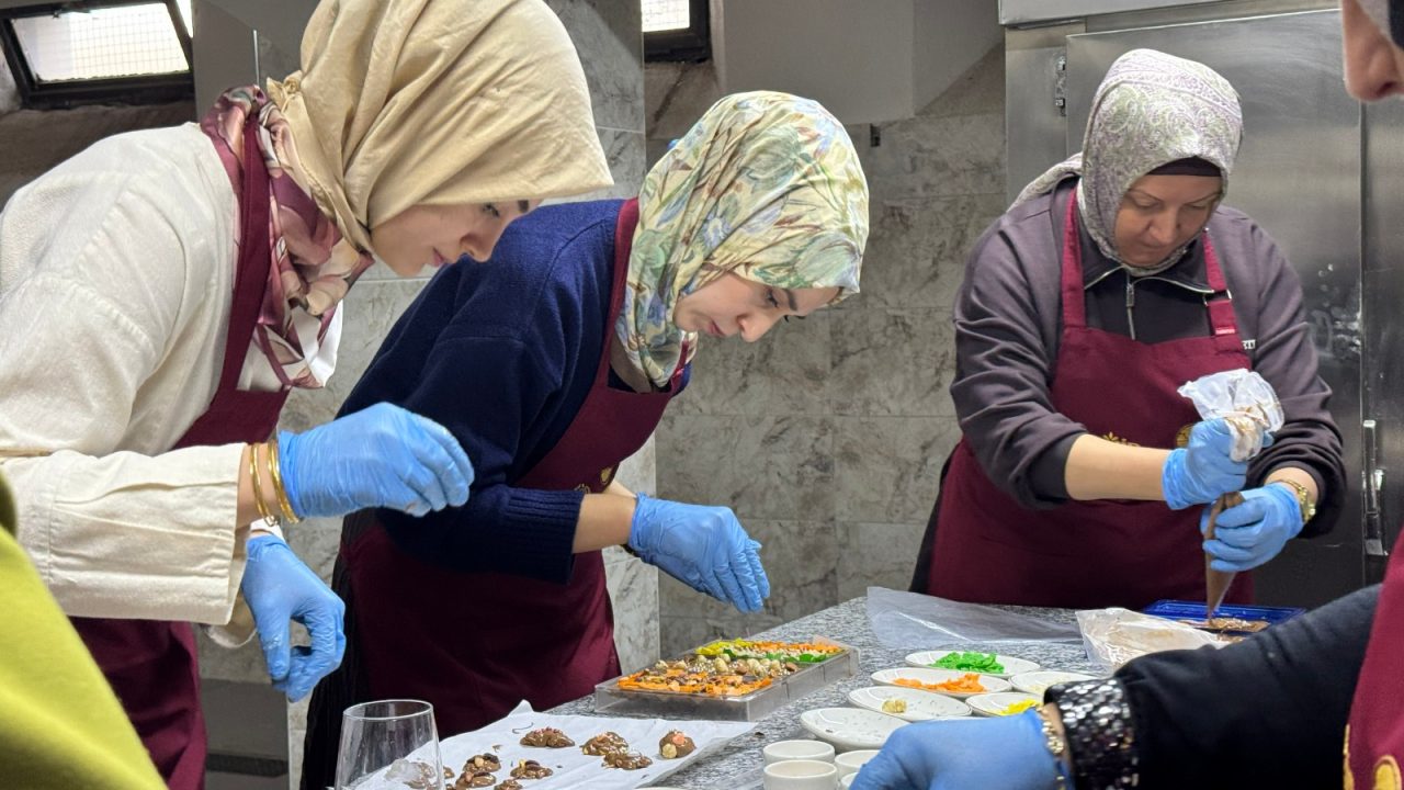 Çikolata ve Çiçek Atölyesi’nde buluşmalar Cuma günü