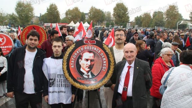Sakarya’da siyasi partiler ve STK’lar Cumhuriyet için bir araya geldi!